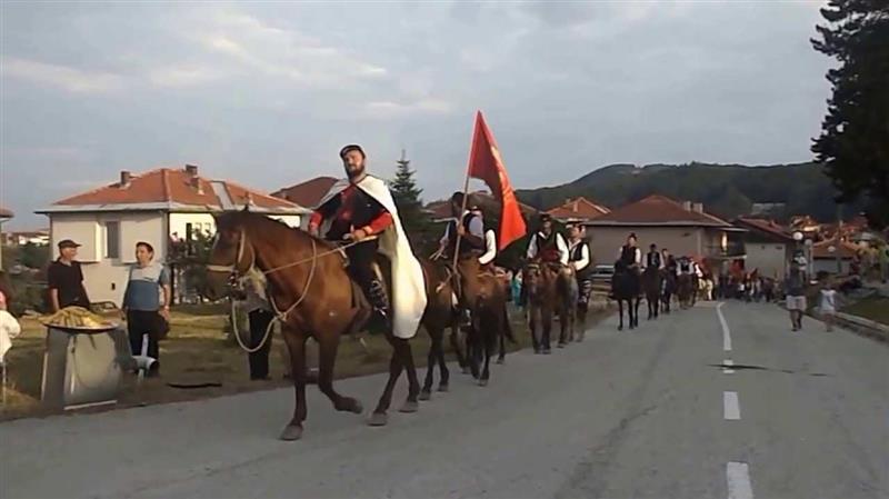 Кичевската коњаница го започна „Илинденскиот марш" од манастирот „Пресвета Богородица Пречиста"