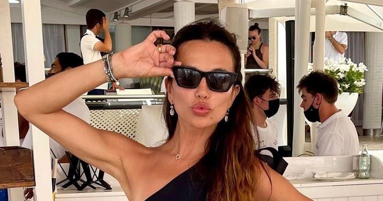 Северина ги воодушеви фановите со снимка од Ибица (ФОТО)