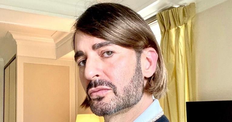 Дизајнерот Марк Џејкобс покажа дека направил нова естетска операција (ФОТО)