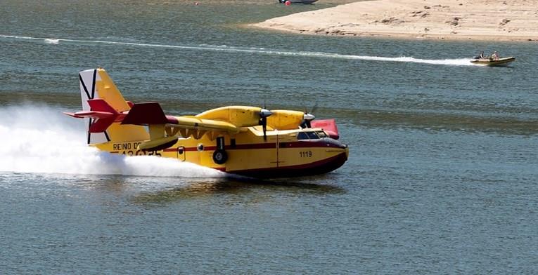 Избегната трагедија во Турција: Канадер за малку ќе удреше во џет-ски (ВИДЕО)