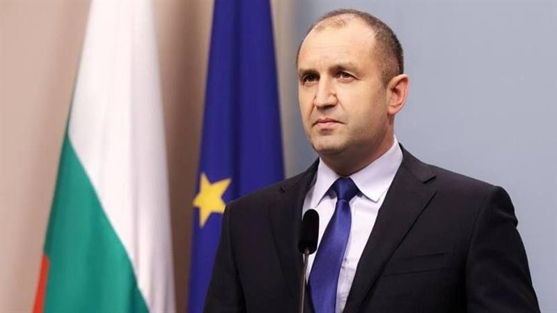 Радев го потпиша указот со кој му предлага на парламентот да го избере Николов за премиер
