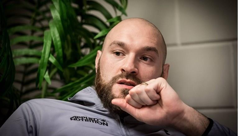 Тајсон Фјури доби шесто дете, па објавил дека бебето е на интензивна нега: Молете се за Атина 