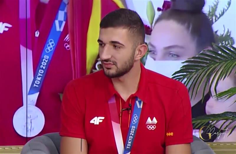 Дејан, во 2017, со скршено стапало освојува бронзен медал!