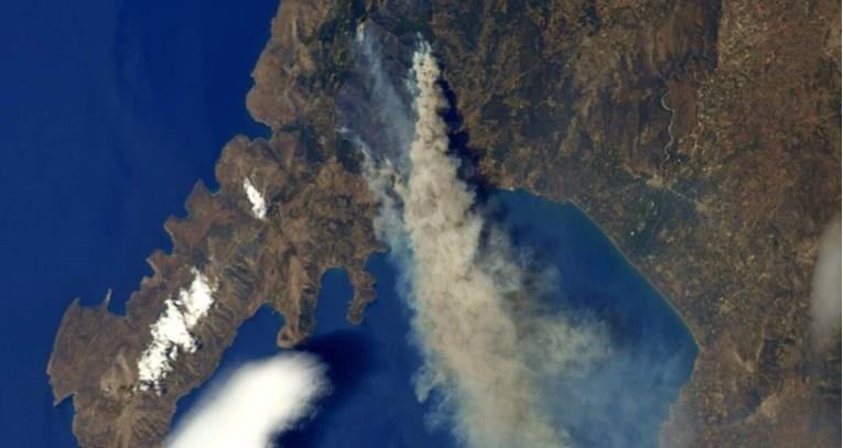 Астронаут објави фотографија од пожарите во Грција од вселената