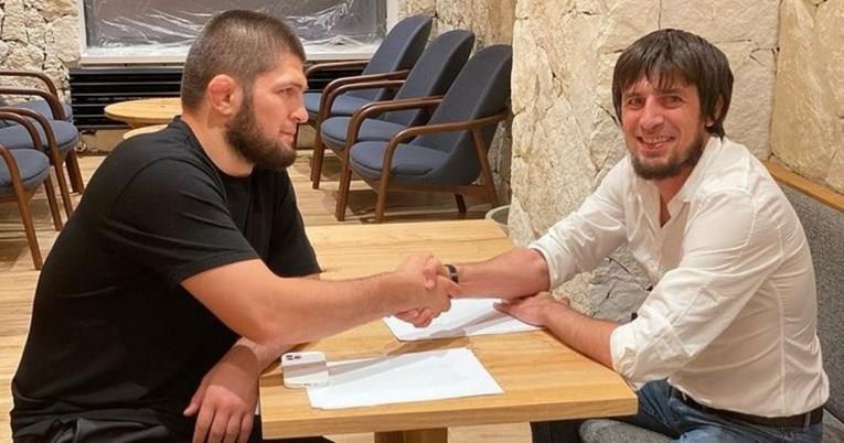 Непоразениот шампион Хабиб потпиша за фудбалски клуб 