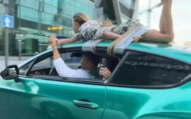 Видео:Руски инфуенсер ја врзал својата девојка за покривот на автомобилот и ја возел низ градот