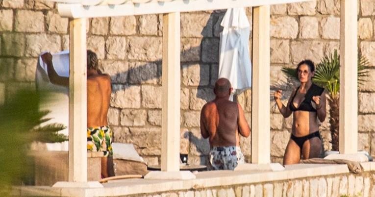 И Деми Мур пристигна на Јадранот- се одмора на тераса во Дубровник (ФОТО)