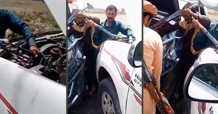 Талибанци стартуваат автомобил со помош на Калашников (ВИДЕО)