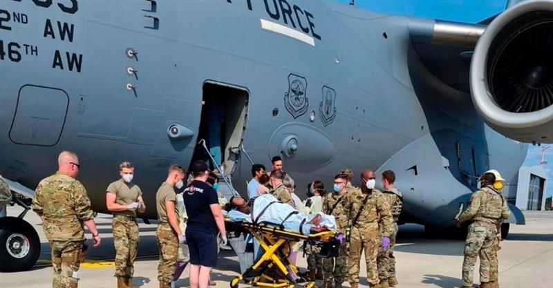 Бебе родено на лет од Кабул, добило име според американскиот воен авион (ФОТО)