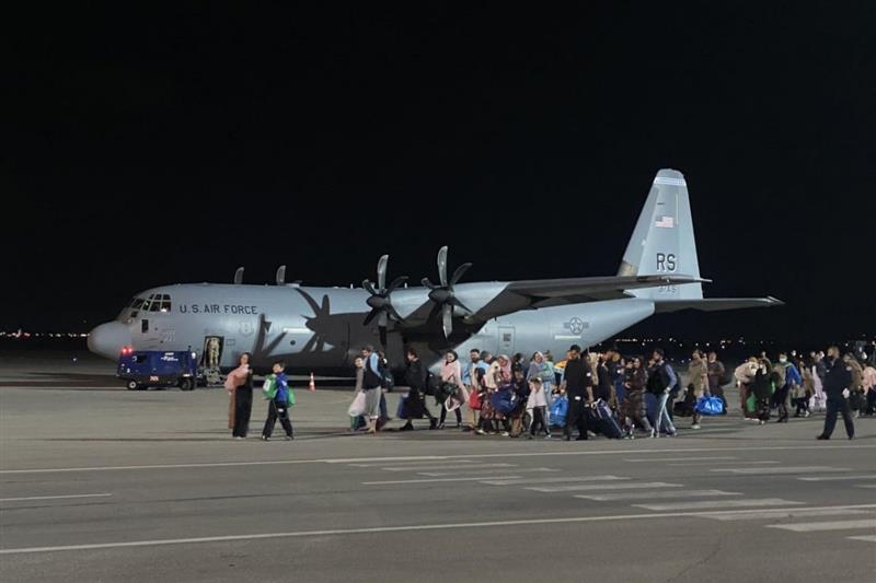 Првата група од 111 бегалци од Авганистан синоќа пристигна во Приштина