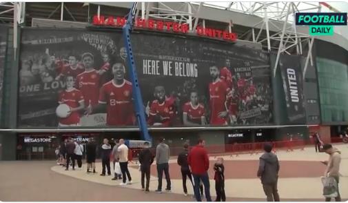 Видео: Сите го сакаат дресот на Манчестер Јунајтед на Кристијано Роналдо