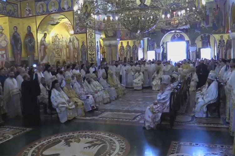 Фото: Жестоки судири на Цетиње, устоличен новиот митрополит Црногорско - приморски