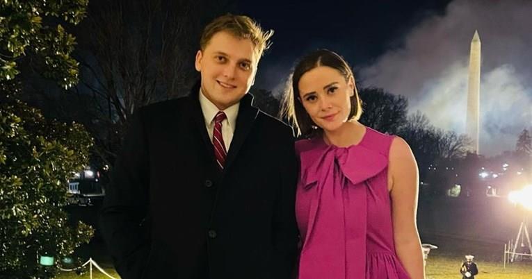 Бајден ќе стане прадедо, се вери неговата внука и се пофали со огромниот прстен (ФОТО)