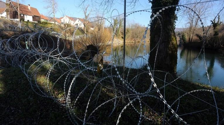 Словенија на продолжува бодликавата жица на границата со Хрватска 