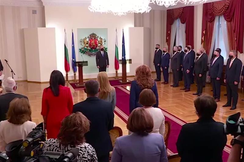 Јанев и Стоев остануваат дел од новата привремена влада во Бугарија