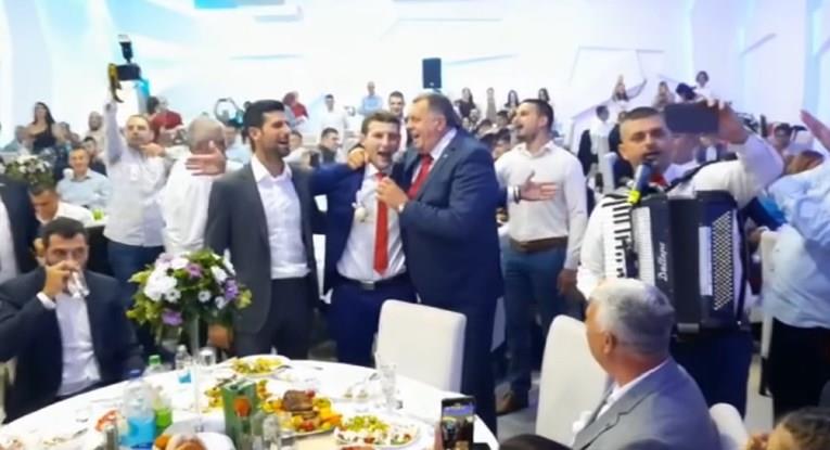 Ѓоковиќ на свадба пее во дует со претседателот на Република Српска (ВИДЕО)