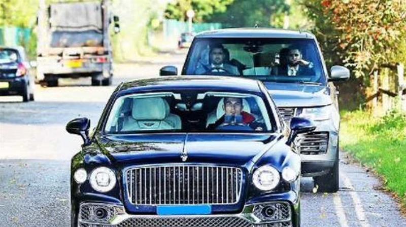 Мистериозни лица во црно се фотографирани како го следат Роналдо