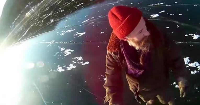 Видео: Маж се шета по ледената површина на најдлабокото езеро во светот