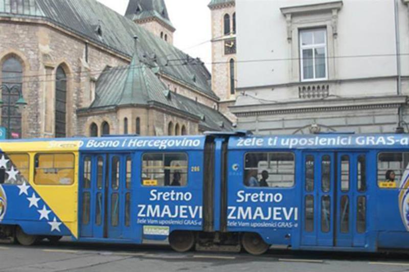 Драма во Сараево: Жена се породила додека чекала трамвај 
