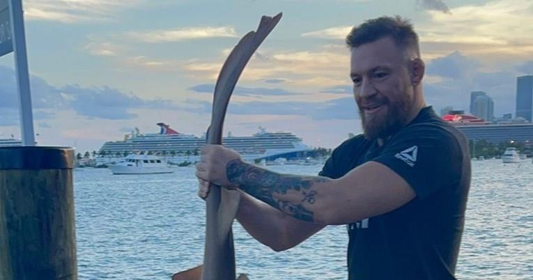 МекГрегор уловил ајкула и морал да се справи со налутените фанови (ВИДЕО)