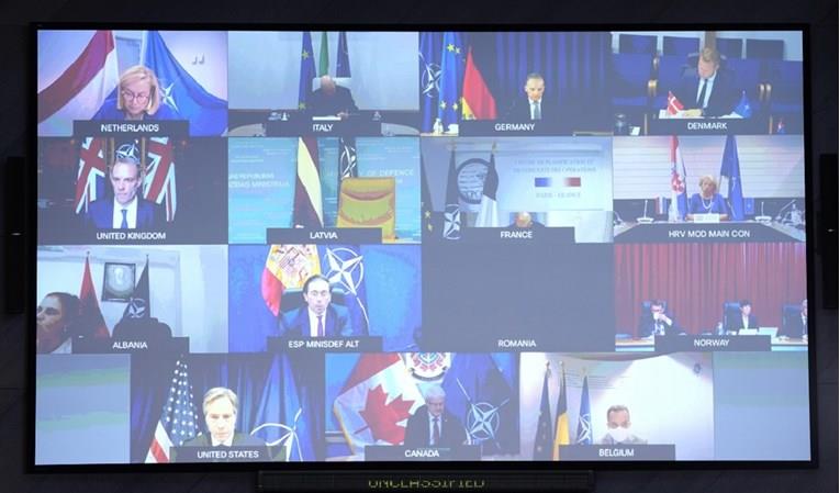 НАТО протера осуммина членови на руската мисија 
