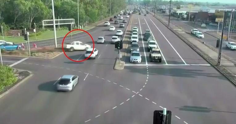 Жена пресекла седум сообраќајни ленти и останала жива (ВИДЕО)