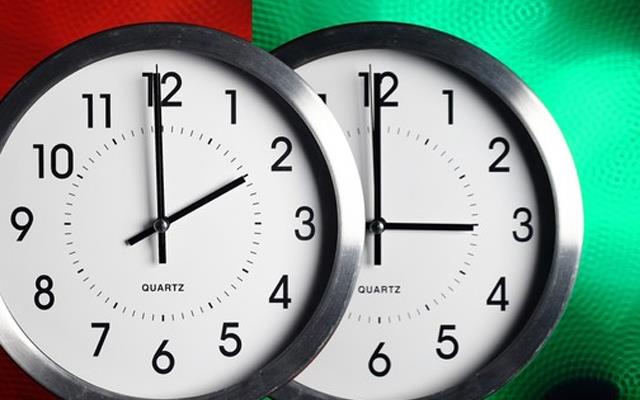 В недела почнува зимското сметање на времето