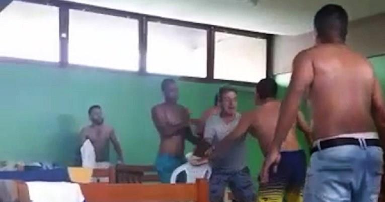 Директор на клуб со нож избодел фудбалер поради вреќа брашно (ВИДЕО)