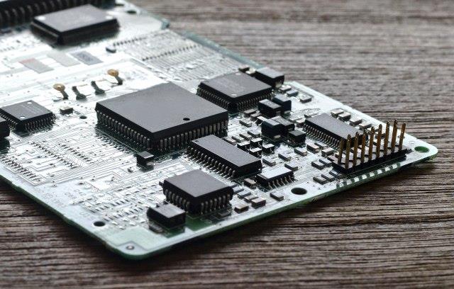 Според „Intel“ недостатокот од процесори и графички карти ќе трае до 2023 година