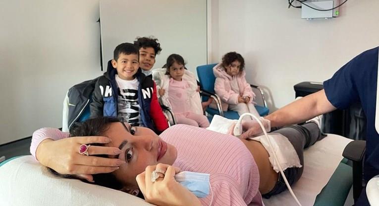 Георгина објави фотографија од ултразвук, коментарот на Роналдо доби илјадници лајкови