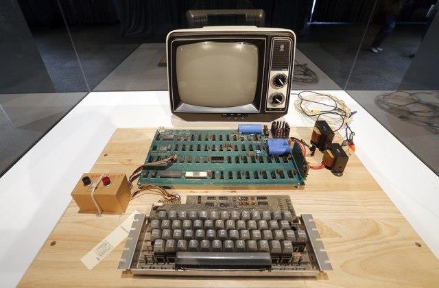 На продажба редок примерок на „Apple-1“ компјутер