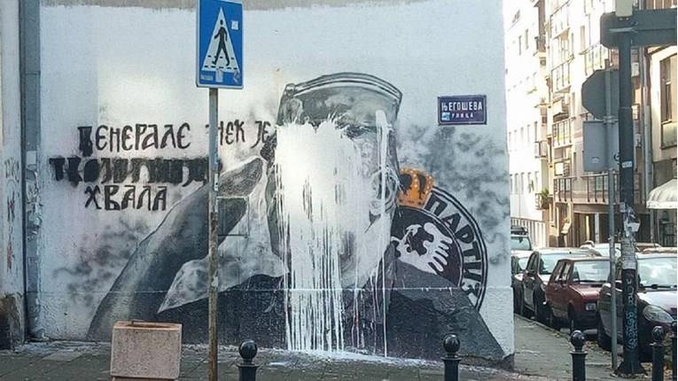 Уништен е муралот на Ратко Младиќ: Морав да го уништам, тоа е цивилизациски чин (ВИДЕО)