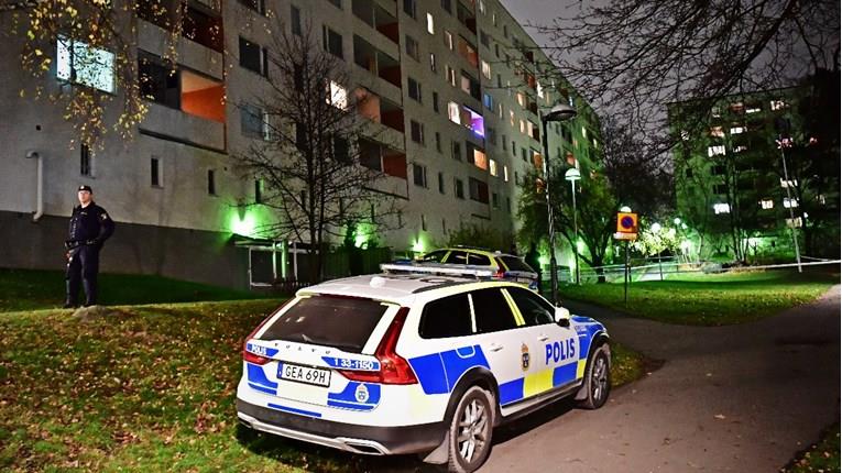Ужас во Шведска: Две деца се избодени и фрлени од балкон, полицијата уапсила маж и жена (ВИДЕО)