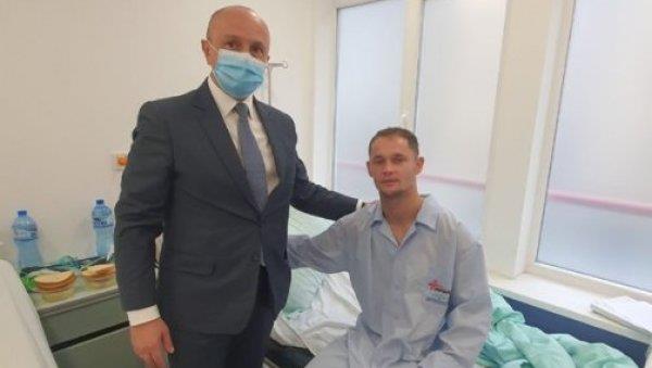 Преживеаниот српски државјанин му раскажал на амбасадорот како се спасил од „пеколниот автобус“