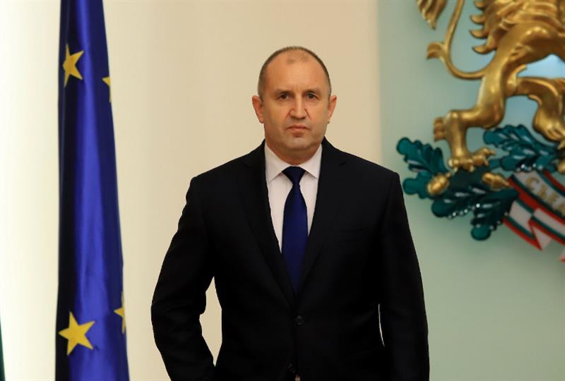 Радев до Макрон: Очекувам конкретни и неповратни резултати од дијалогот со Македонија