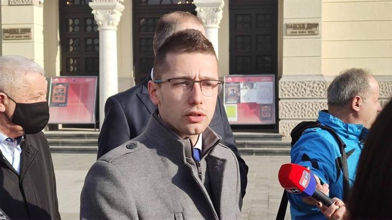 Босански политичар се прости од партијата и функцијата, откако се појавија негови порно -снимки
