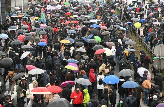 Протести во Србија: Демонстрантите блокираа автопат, имало и мал инцидент 