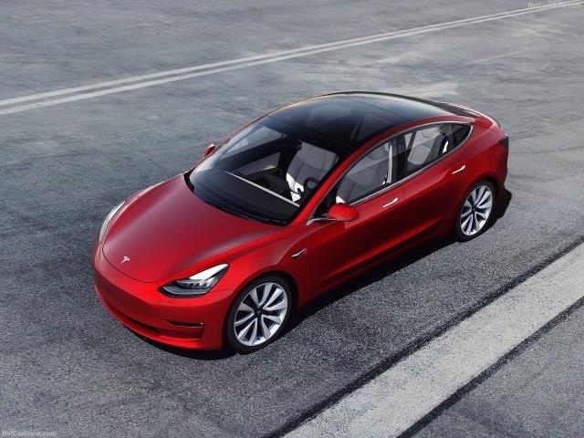 Париска такси компанија суспендираше 37 „Tesla“ возила