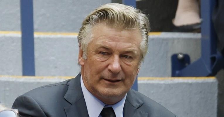 Издаден е налог за претрес на мобилниот на Алек Болдвин по трагедијата на сетот