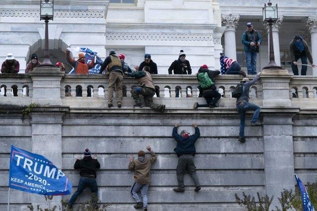 ФБИ под притисок: Службеници одговараат на прашања за истрагата за упадот во Капитол