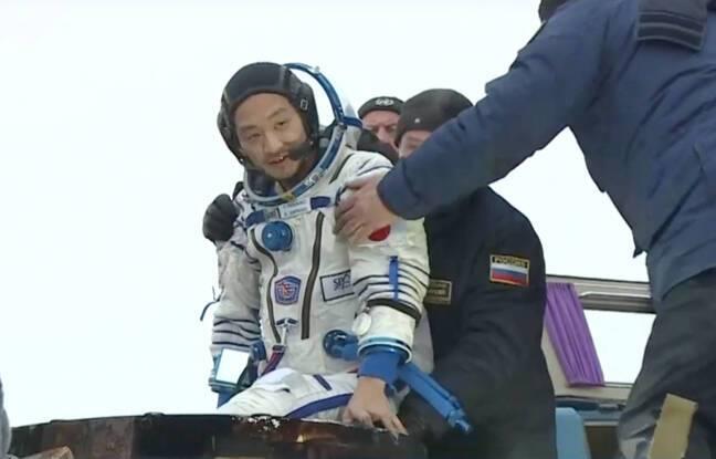 Јапонскиот милијардер се врати на Земјата по 12 дена во Вселената