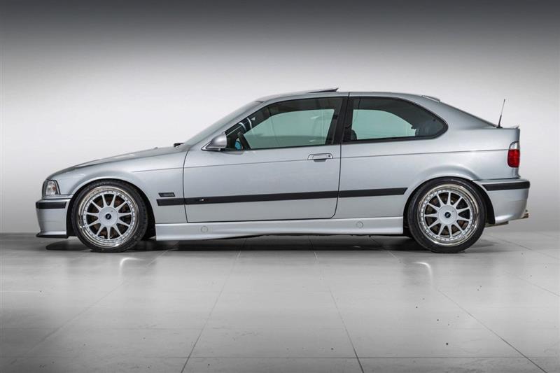 Фото: Се продава легендарниот модел на „BMW“ со „V12“ мотор