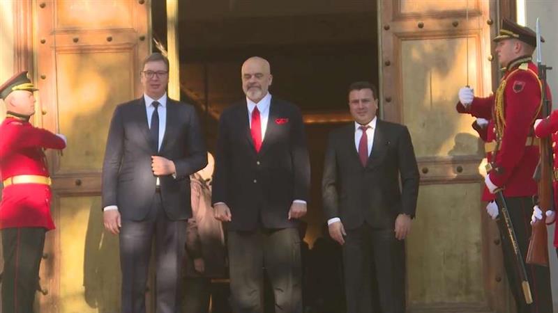 Самит „Отворен Балкан“: Од 1 јануари единствени работни дозволи за Србија, Македонија,Албанија