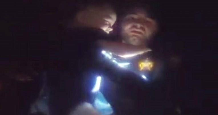 Две бебиња се извлечени од урнатините во опустошен град во Кентаки (ВИДЕО)