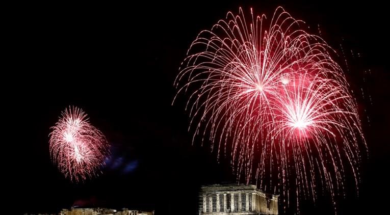 Грција ги забрани сите прослави на јавни места 