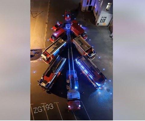 Видео: Уникатна божиќна честитка од загрепските пожарникари