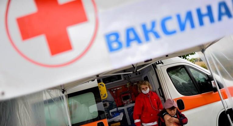 Бугарија ќе им плаќа по 75 лева на пензионерите, кои ќе се вакцинираат против ковид 