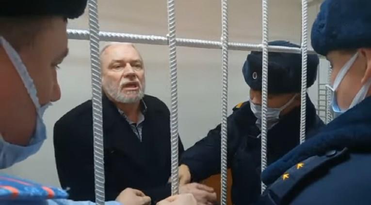 Ужас во Русија: Поп посвоил 70 деца, осуден е зашто ги силувал (ВИДЕО) 