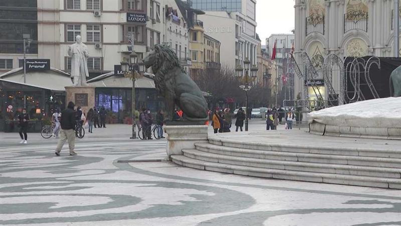 Mакедонија бележи рекорди на новоинфицирани, нема кој официјално да ја објасни состојбата