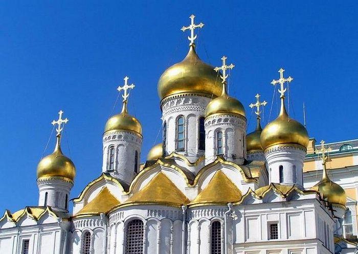 Руската црква со молитви против зависност од компјутери, таблети и телефони